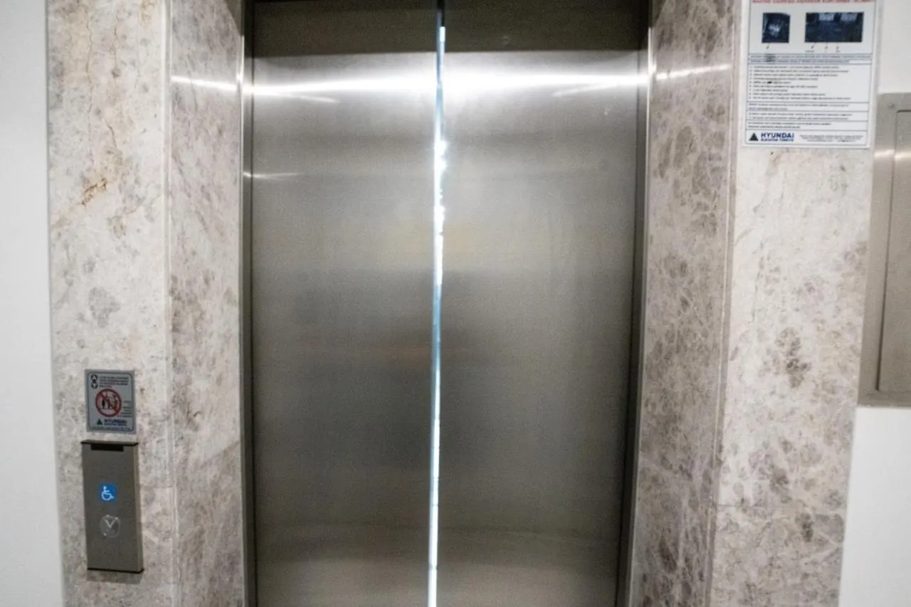 Near Airport Metro 1-Bdr Apartment Gympool Istanbul