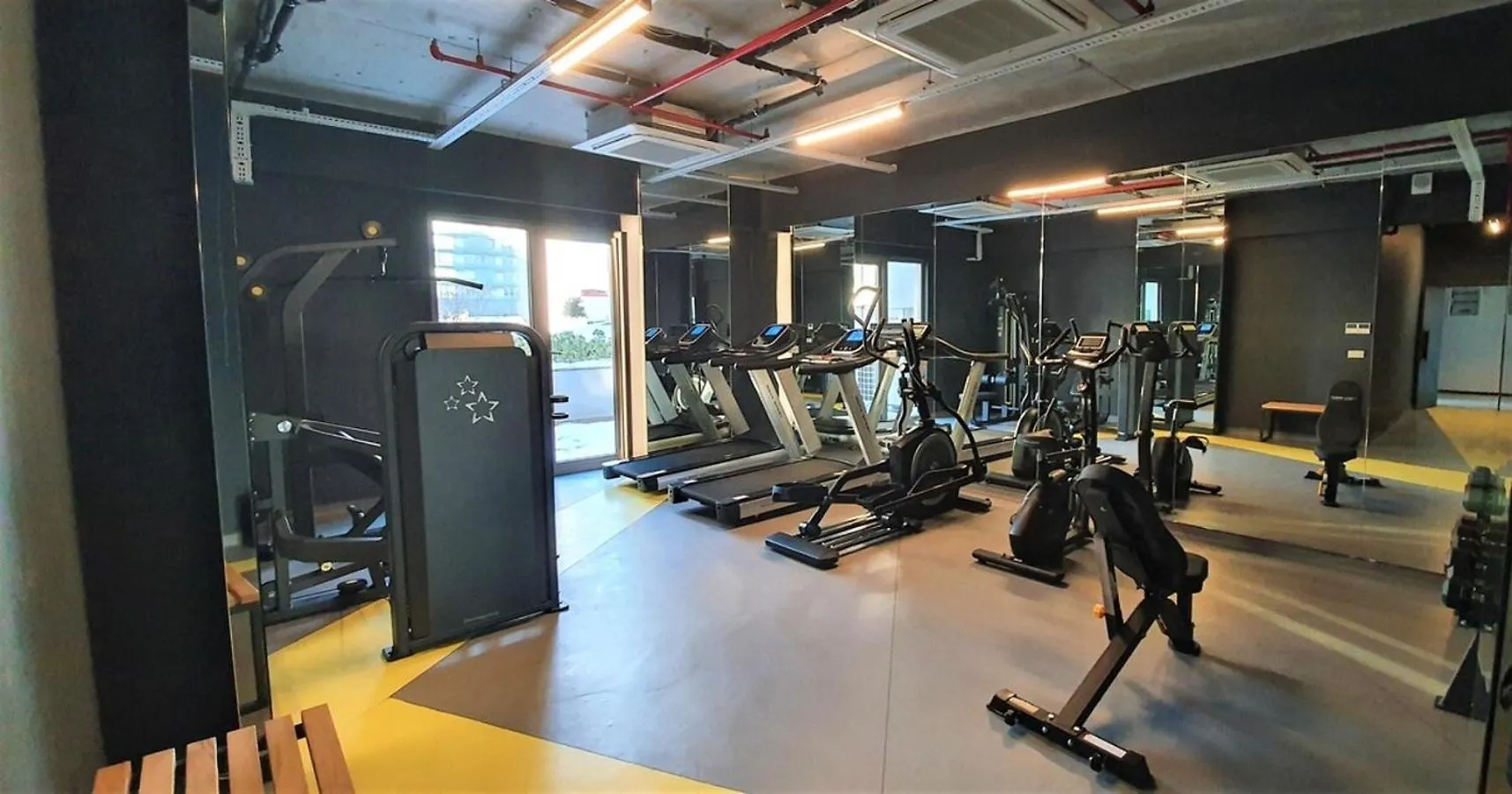 Near Airport Metro 1-Bdr Apartment Gympool Istanbul