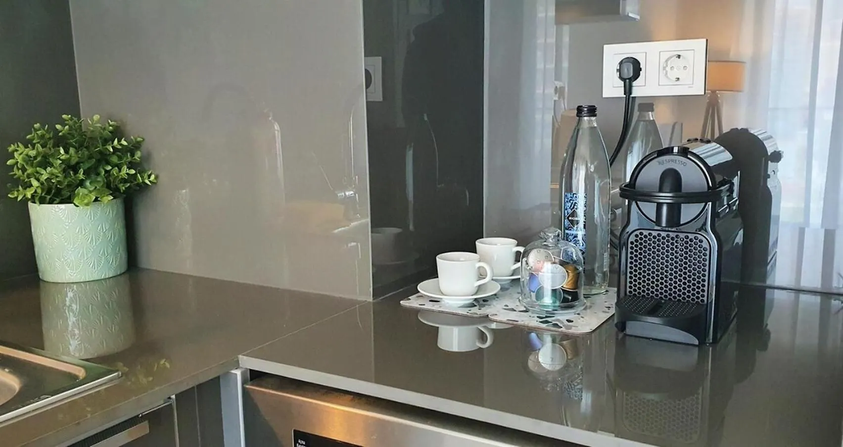 Near Airport Metro 1-Bdr Apartment Gympool Istanbul 0*,
