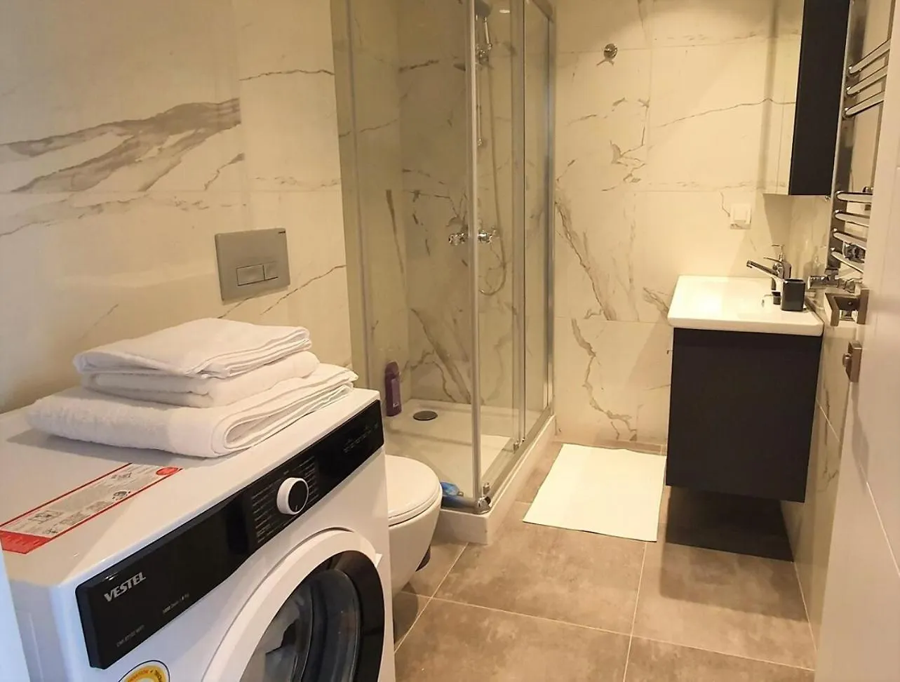 Near Airport Metro 1-Bdr Apartment Gympool Istanbul