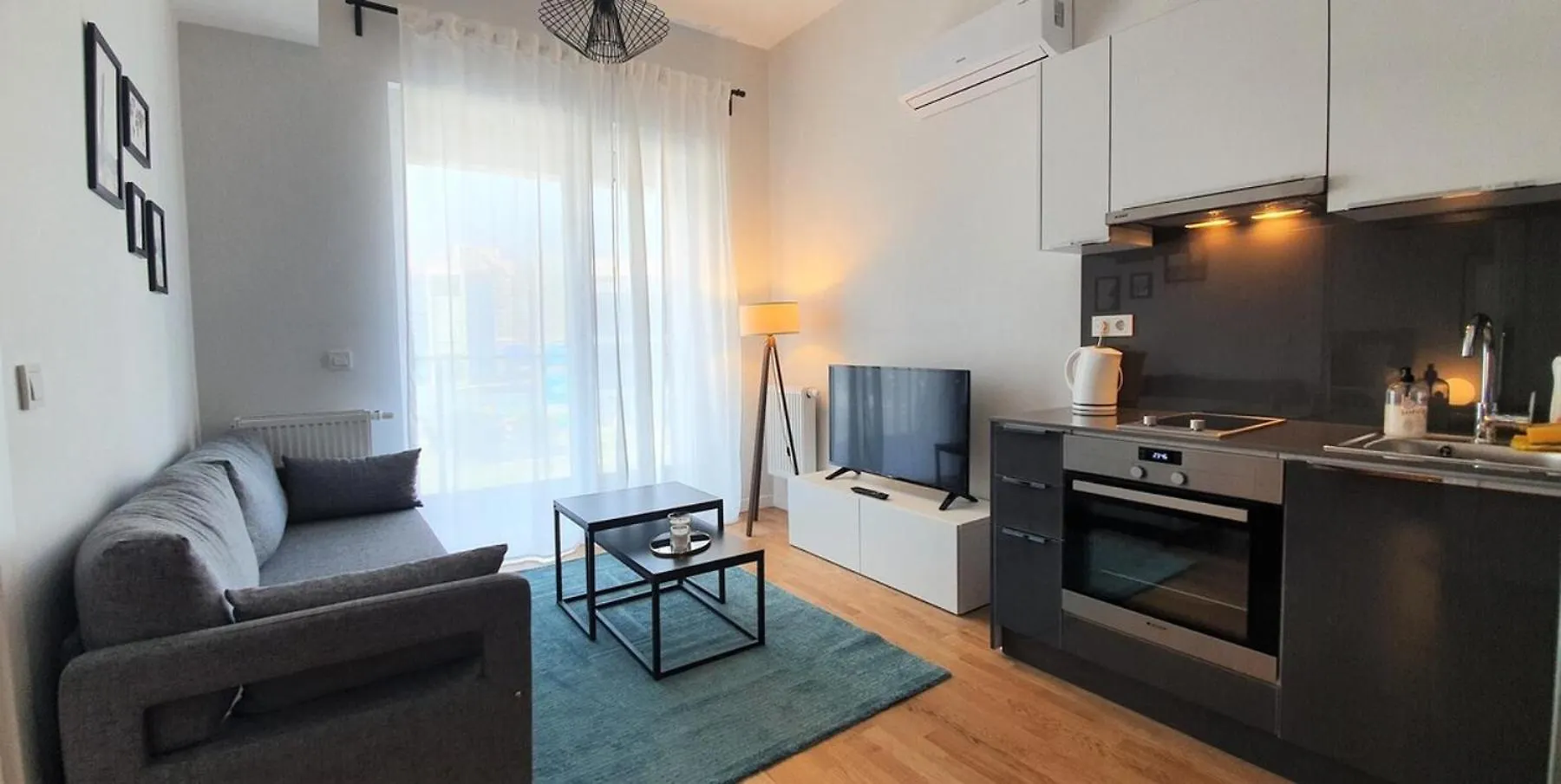 Near Airport Metro 1-Bdr Apartment Gympool Istanbul Turkey