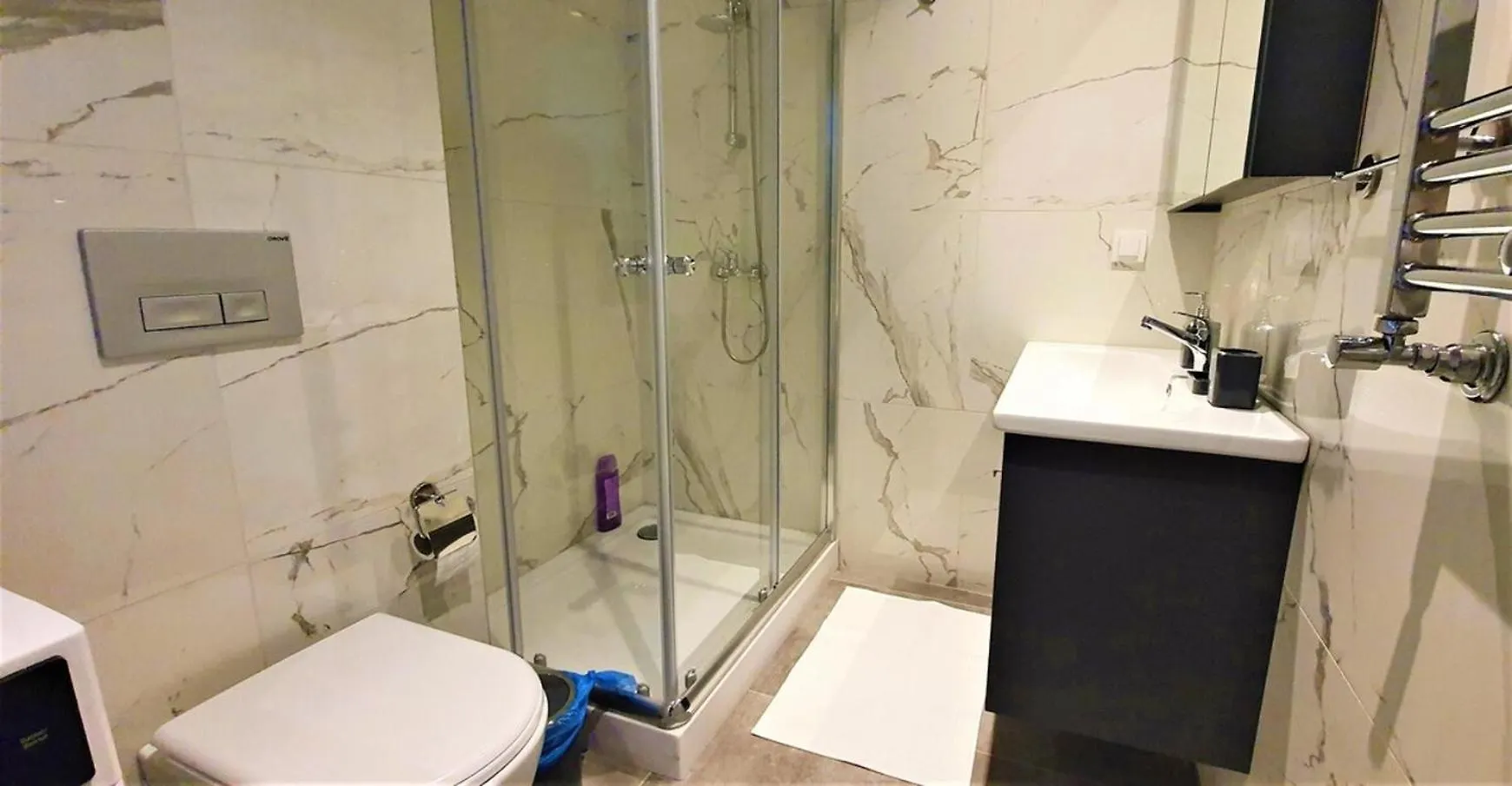 Near Airport Metro 1-Bdr Apartment Gympool Istanbul